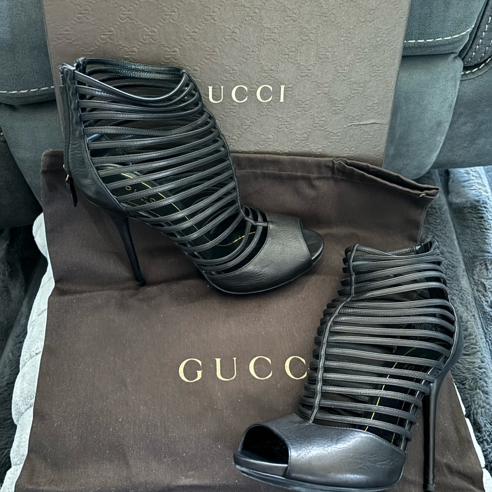 GUCCI leather Saddle Soft Lux Caged Peep Toe sandals size 38 1/2